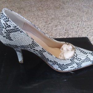 NIB Snakeskin Size 5 Pumps